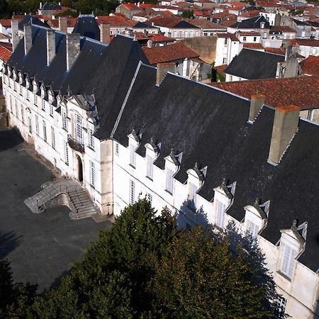 Abbaye Royale Hotel Saint-Jean-dʼAngély Buitenkant foto