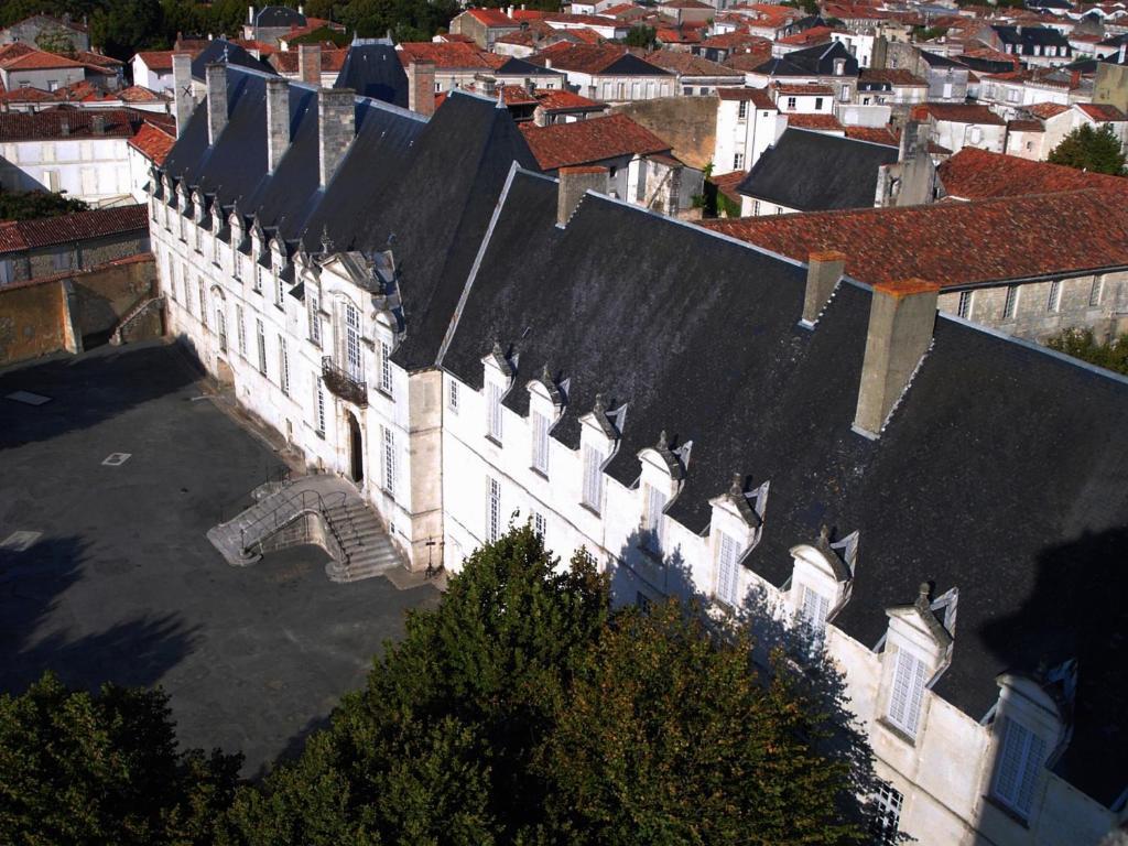 Abbaye Royale Hotel Saint-Jean-dʼAngély Buitenkant foto