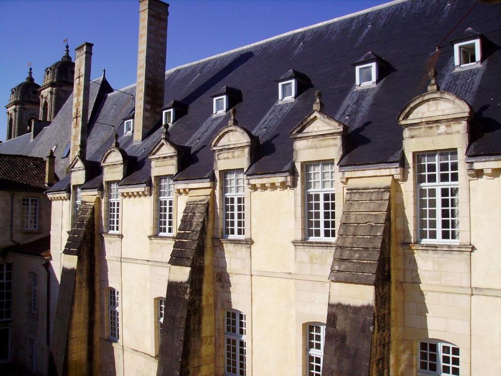 Abbaye Royale Hotel Saint-Jean-dʼAngély Buitenkant foto