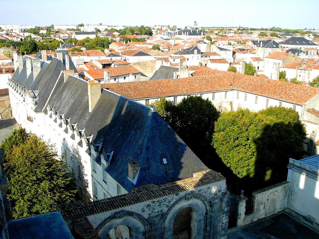 Abbaye Royale Hotel Saint-Jean-dʼAngély Buitenkant foto