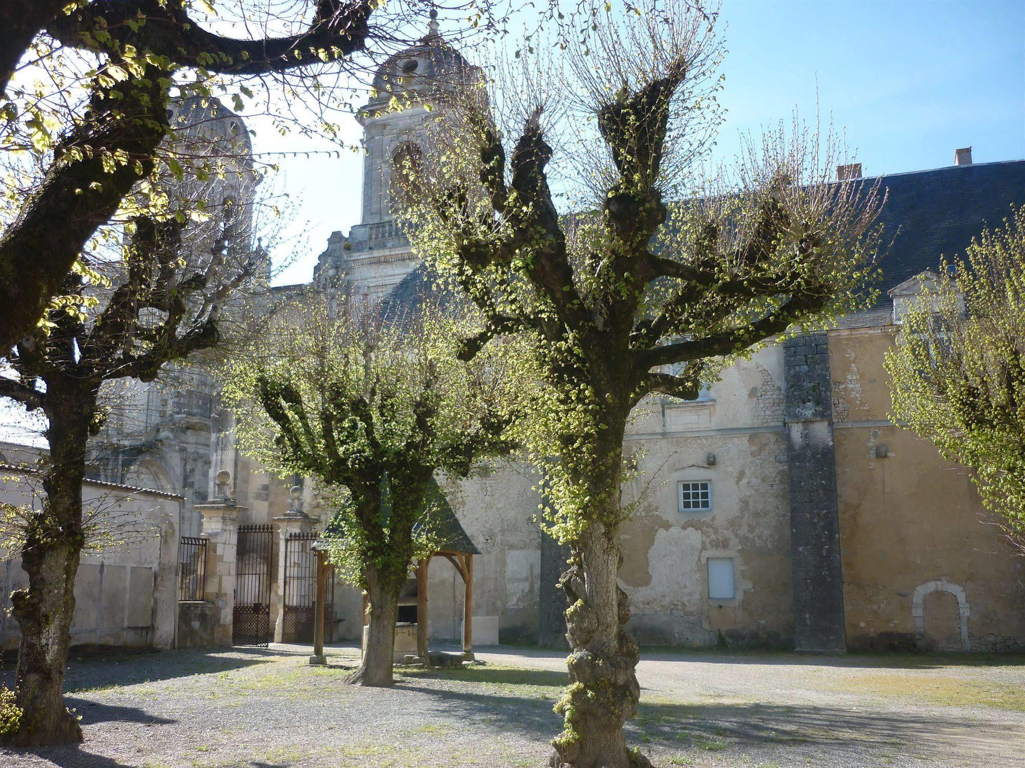 Abbaye Royale Hotel Saint-Jean-dʼAngély Buitenkant foto