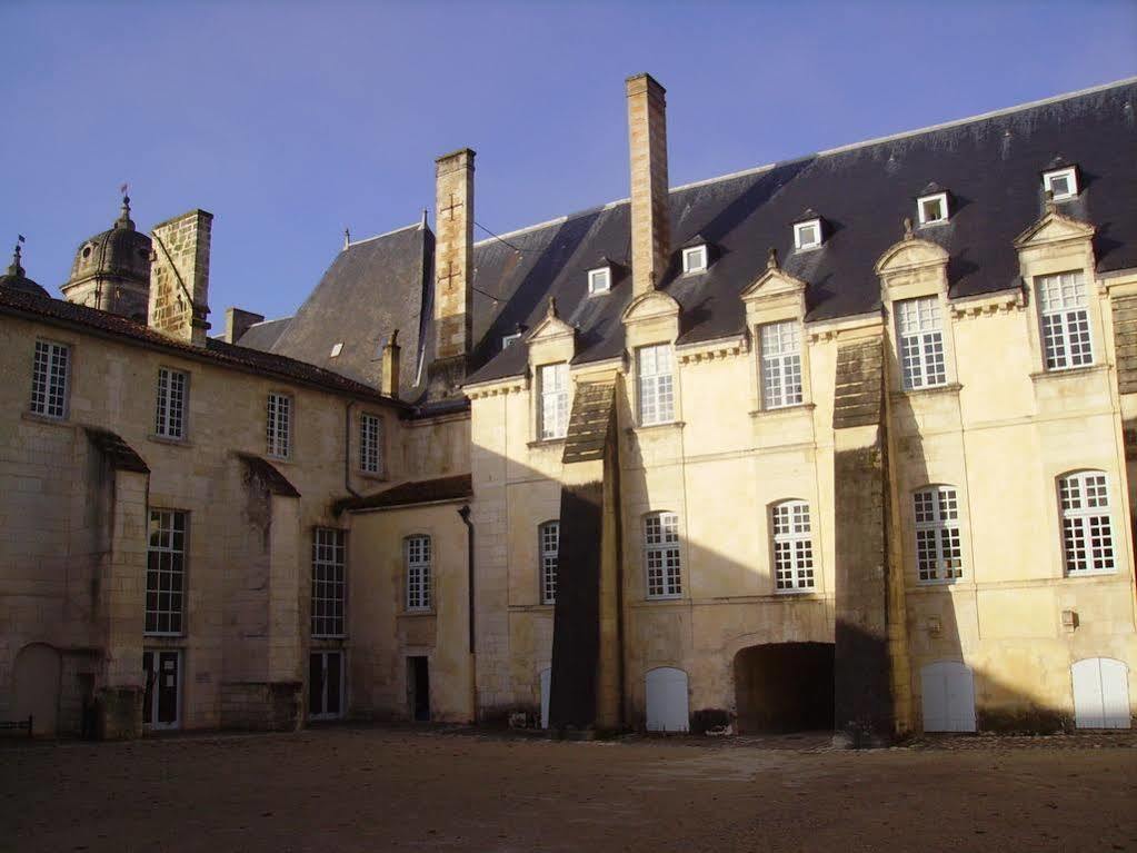Abbaye Royale Hotel Saint-Jean-dʼAngély Buitenkant foto